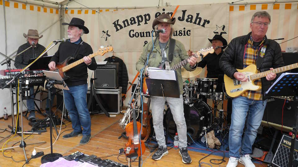 Knapp ein Jahr - zur Fotogalerie